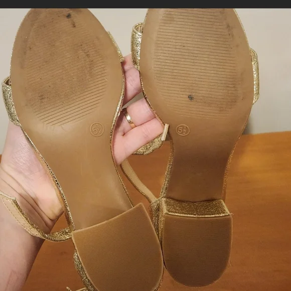 ❤️Lulus Gold  Block Heel Sandals 5.5 - Picture 4 of 4